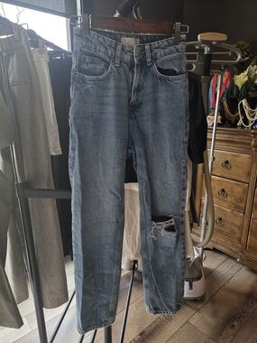 H&M Women's Light Blue Relaxed Straight Jeans with Knee Rip